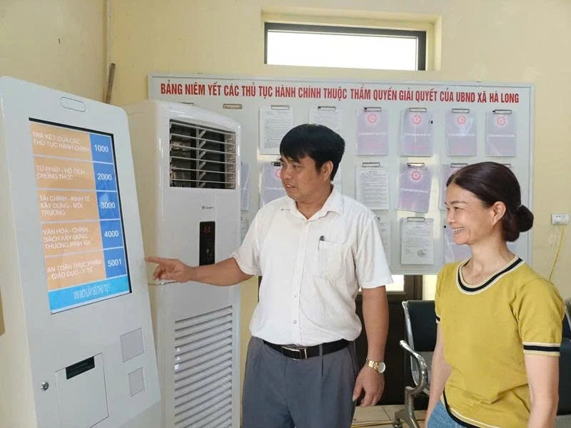 Ha Long strives to serve the people.