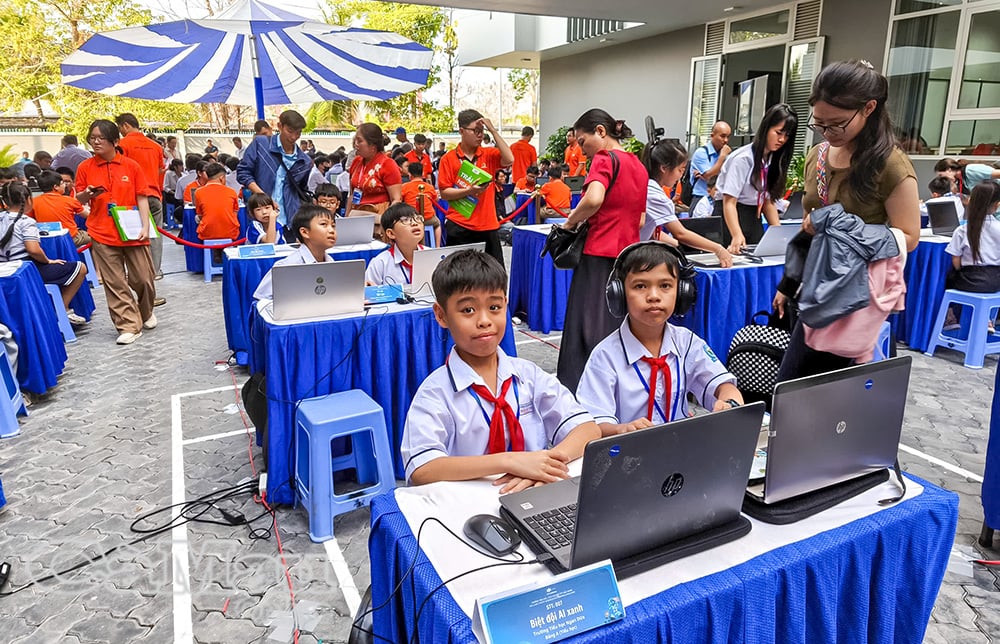 Schüler der Ngan Dua Grundschule gewannen den Förderpreis im KI-Innovationswettbewerb in Can Tho.