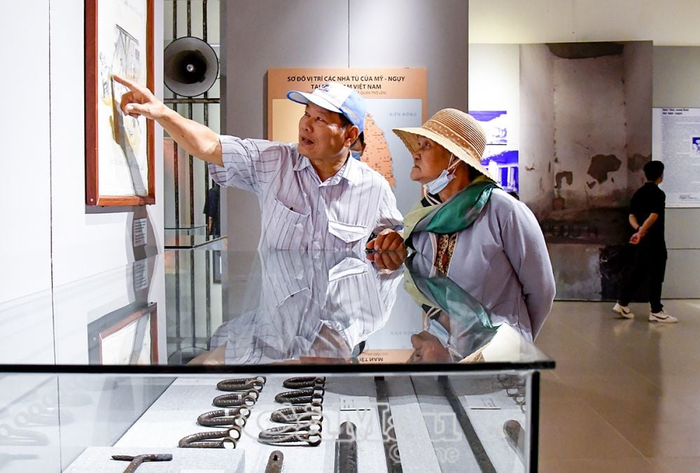 พิพิธภัณฑ์เกาะกอนด๋าวทำหน้าที่เป็นสถานที่อนุรักษ์ทางประวัติศาสตร์ โดยเก็บรักษาโบราณวัตถุที่เกี่ยวข้องกับการต่อสู้เพื่อปลดปล่อยชาติ และประวัติศาสตร์ของประชาชนและดินแดนเกาะกอนด๋าว