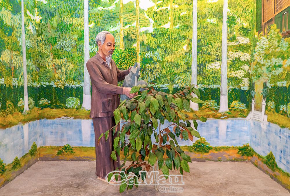 Das Bild von Präsident Ho Chi Minh, wie er sich um einen Sapodillabaum kümmert, ist für das vietnamesische Volk zu einer kostbaren Erinnerung geworden.