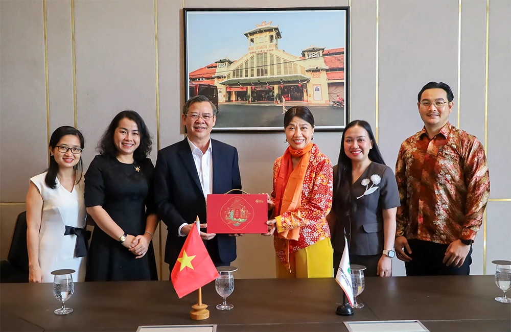 ประธานคณะกรรมการประชาชนเมืองเกิ่นโถ พบกับเลขาธิการใหญ่ของ UCLG ASPAC