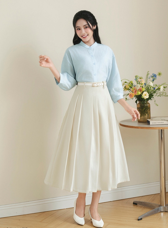 Kreieren Sie eindrucksvollere Büro-Outfits mit Faltenröcken. Phối đồ công sở ấn tượng hơn cùng chân váy xếp ly- Ảnh 2.
