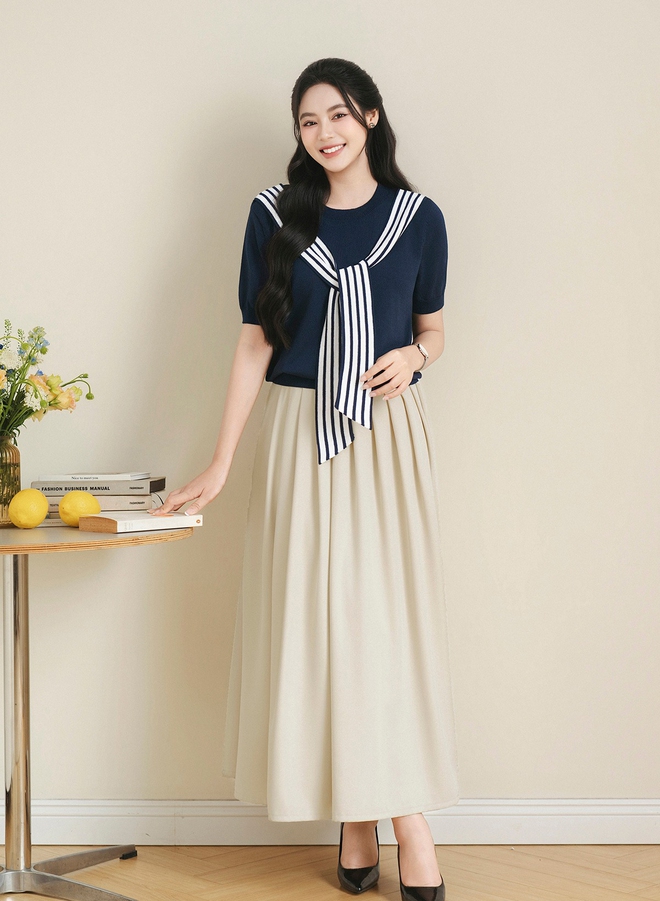 Kreieren Sie eindrucksvollere Büro-Outfits mit Faltenröcken. Phối đồ công sở ấn tượng hơn cùng chân váy xếp ly- Ảnh 5.