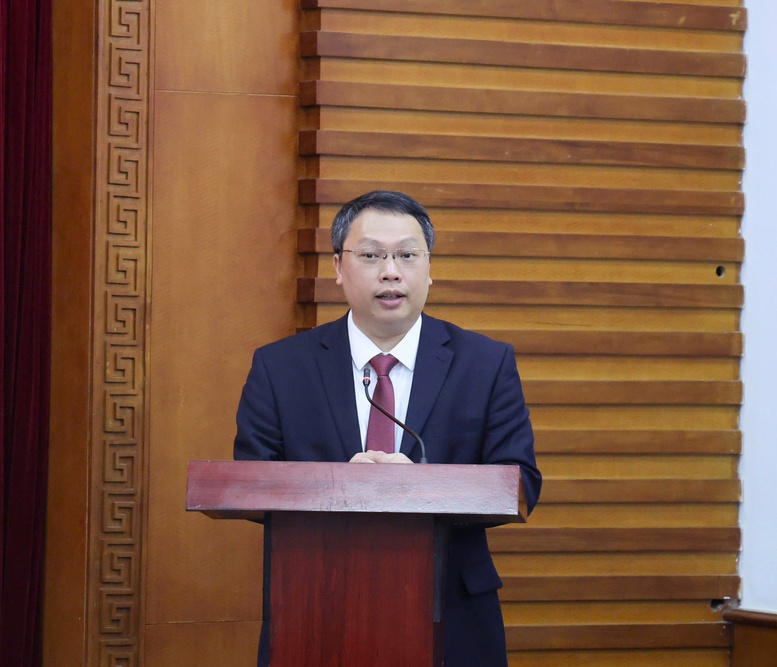 Die stellvertretende Premierministerin Pham Thi Thanh Tra berbrachte Herrn  Nguyen Huy Dung die Ernennungsentscheidung und ernannte ihn zum  stellvertretenden Minister fr Kultur, Sport und Tourismus.