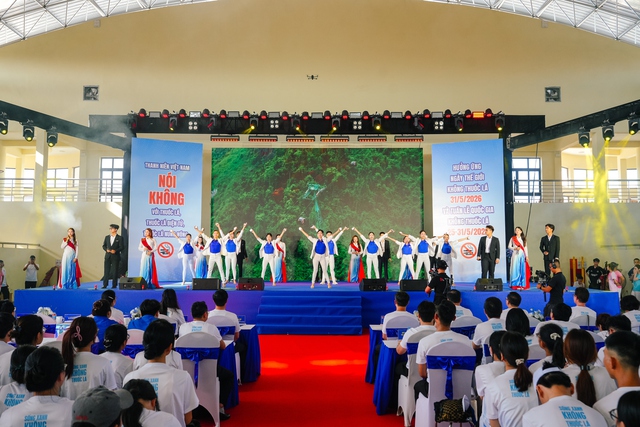 Thuốc lá thiết kế để thu hút những người trẻ, khiến họ nghiện suốt đời - Ảnh 2.