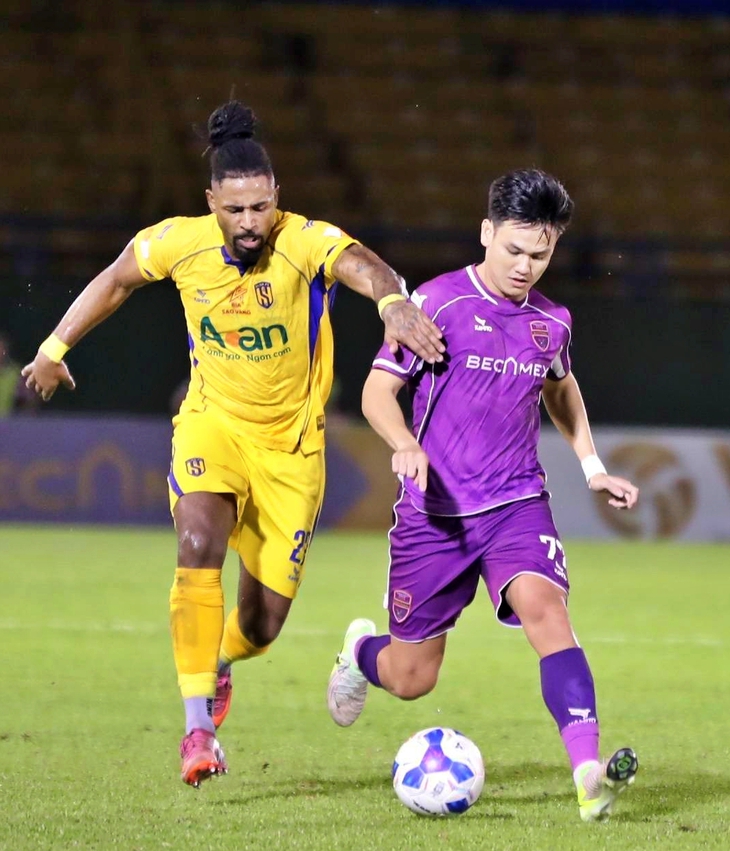 Hồ Tấn Tài nghỉ hết mùa, nhưng có thể đá trận play-off - Ảnh 1.