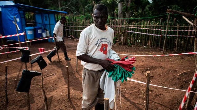 WHO ghi nhận hơn 900 ca nghi nhiễm Ebola ở Congo - Ảnh 1.