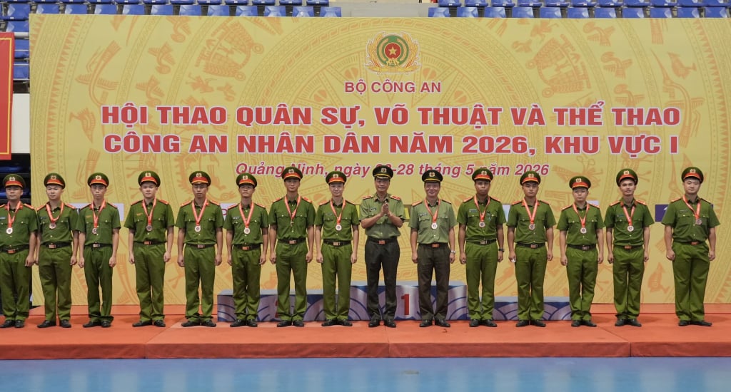 Die fünf dritten Preise gingen an die Polizeibehörden der Provinzen Quang Ninh, Lao Cai, Bac Ninh, Lang Son und Dien Bien.