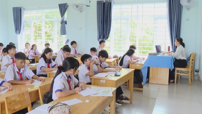 Đồng thuận với lộ trình bỏ thi lớp 10 công lập - Ảnh 2.
