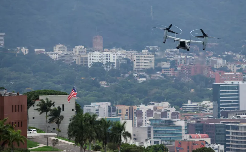 Mỹ tập trận quân sự trên không phận thủ đô của Venezuela- Ảnh 1.