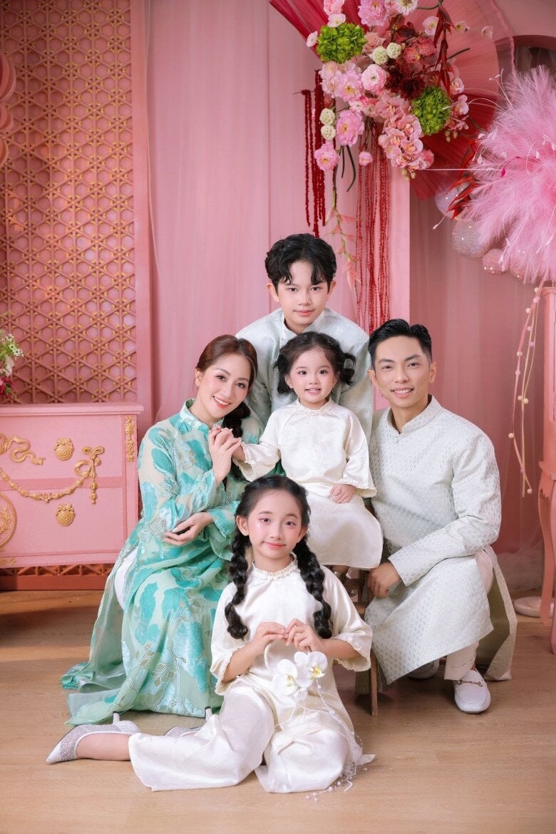 Die glückliche Familie von Khanh Thi und Phan Hien