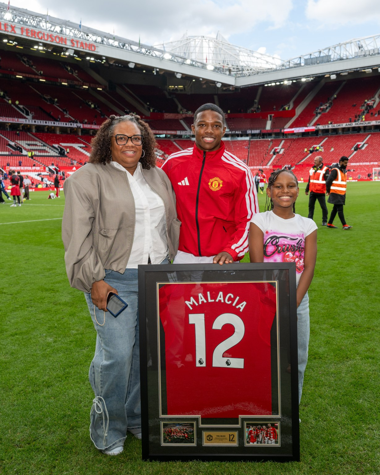 www_thesun_co_uk tyrell malacia ក្រុមគ្រួសារ Manchester United 1081671287.jpg