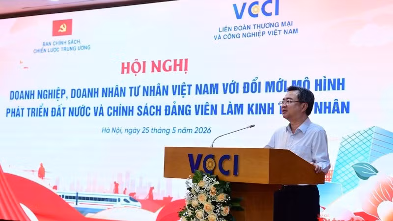 Comrade Nguyen Thanh Nghi, Member of the Political Bureau, Secretary of the Central Committee of the Party, and Head of the Central Policy and Strategy Committee, delivered a speech guiding the conference.