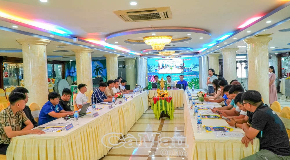 Press conference for the S7 U20 Open Tada Arena Cup 2025 football tournament, with the participation of 12 teams and sponsors.