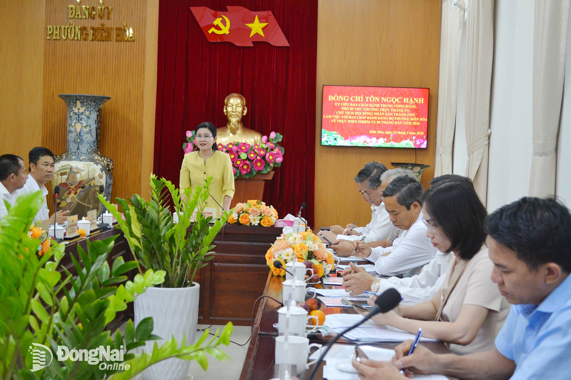 Ủy viên Trung ương Đảng, Phó Bí thư Thường trực Thành ủy, Chủ tịch HĐND thành phố Đồng Nai Tôn Ngọc Hạnh chủ trì buổi làm việc. Ảnh: Phương Hằng
