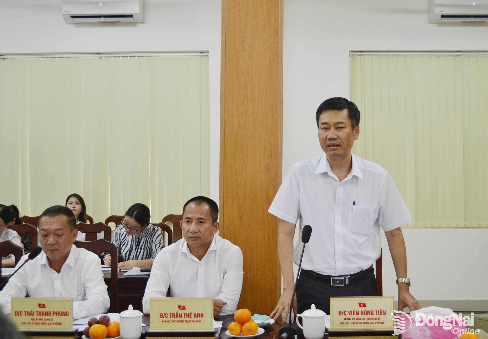Thành ủy viên, Bí thư Đảng ủy, Chủ tịch HĐND phường Biên Hòa Viên Hồng Tiến phát biểu tại buổi làm việc. Ảnh: Phương Hằng
