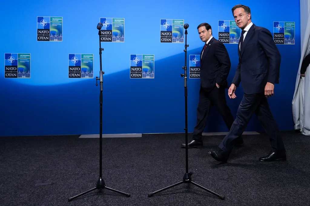 خمس دول من حلف الناتو تعارض تخصيص ميزانيات المساعدات العسكرية لأوكرانيا - الصورة 1. 5 nước NATO phản đối dành ngân sách hỗ trợ quân sự cho Ukraine- Ảnh 1.
