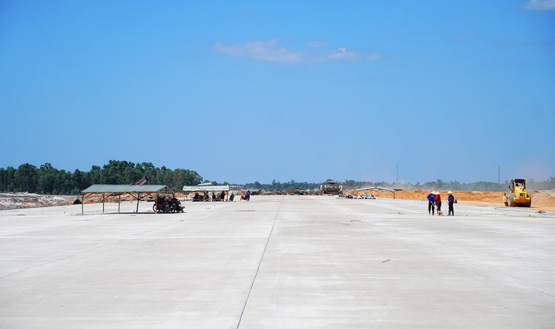 Kontraktor itu sedang memberi tumpuan kepada pembinaan komponen Projek Lapangan Terbang Quang Tri.