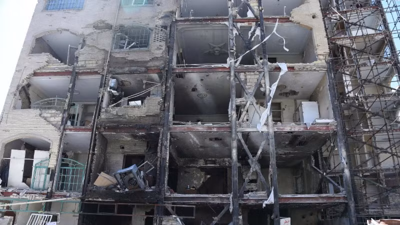 El edificio quedó destruido tras un ataque aéreo en Teherán, Irán. (Foto: THX/VNA)