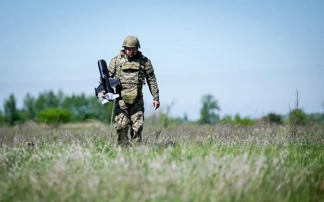 روسيا تنشر طائرات مسيرة نفاثة جديدة لتحدي شبكة الاعتراض الأوكرانية - الصورة 1. Nga tung UAV phản lực mới thách thức lưới đánh chặn Ukraine- Ảnh 1.