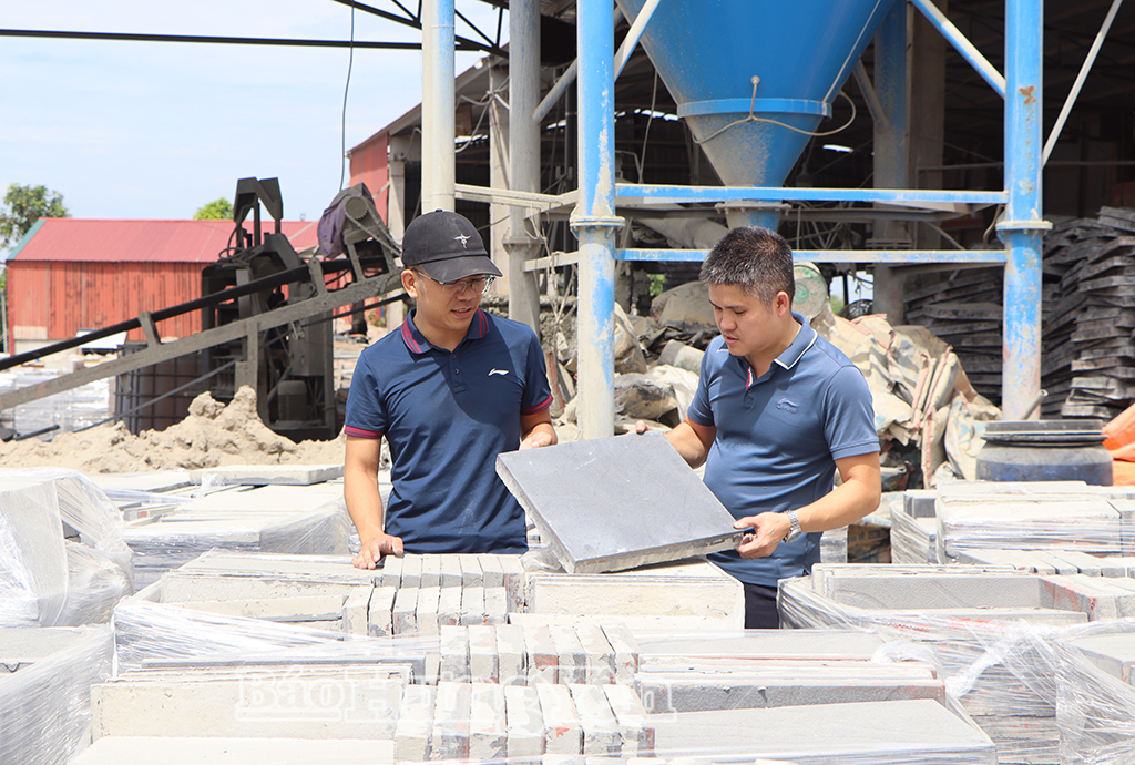 Компанія «An Hoa Transportation Construction Co., Ltd.» щорічно виробляє 24 000 квадратних метрів цегли, забезпечуючи стабільну зайнятість майже 10 працівникам.