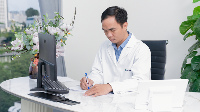 BSCKI Phan Minh Tuấn: Điều trị bệnh vẩy nến cần chiến lược theo dõi dài hạn- Ảnh 1.