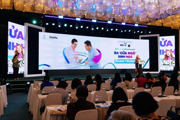 오펠라는 약국에서 실용적인 조언을 제공합니다 - 사진 1. Opella thúc đẩy tư vấn thực tiễn tại nhà thuốc- Ảnh 1.