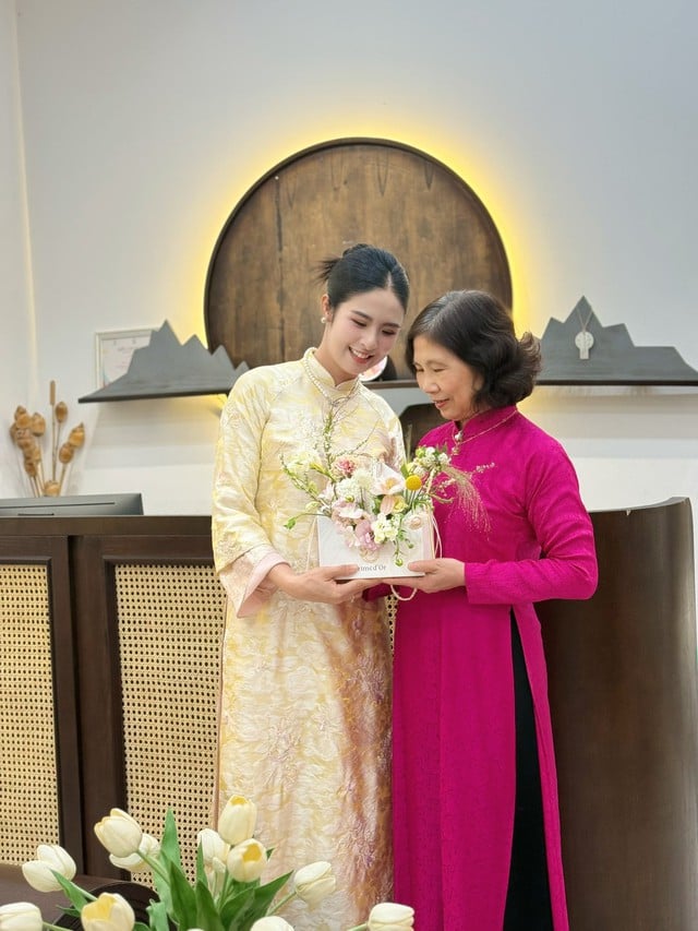 Mẹ ruột Hoa hậu Ngọc Hân giản dị, hết lòng vì gia đình - Ảnh 2.