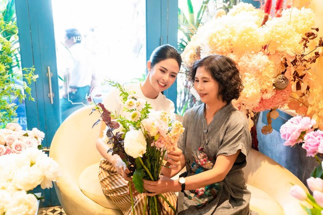 Mẹ ruột Hoa hậu Ngọc Hân giản dị, hết lòng vì gia đình - Ảnh 6.