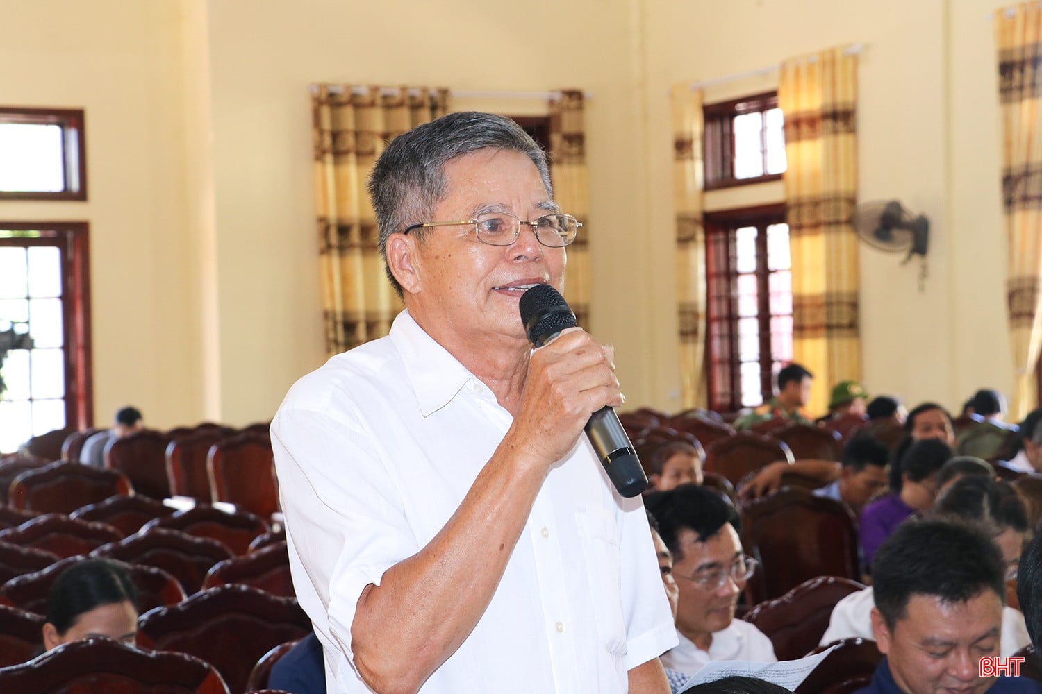 Cử tri Võ Tá Thọ - Bí thư Chi bộ thôn Phan Chu Trinh, xã Cẩm Duệ kiến nghị nhiều nội dung liên quan đến đời sống dân sinh.