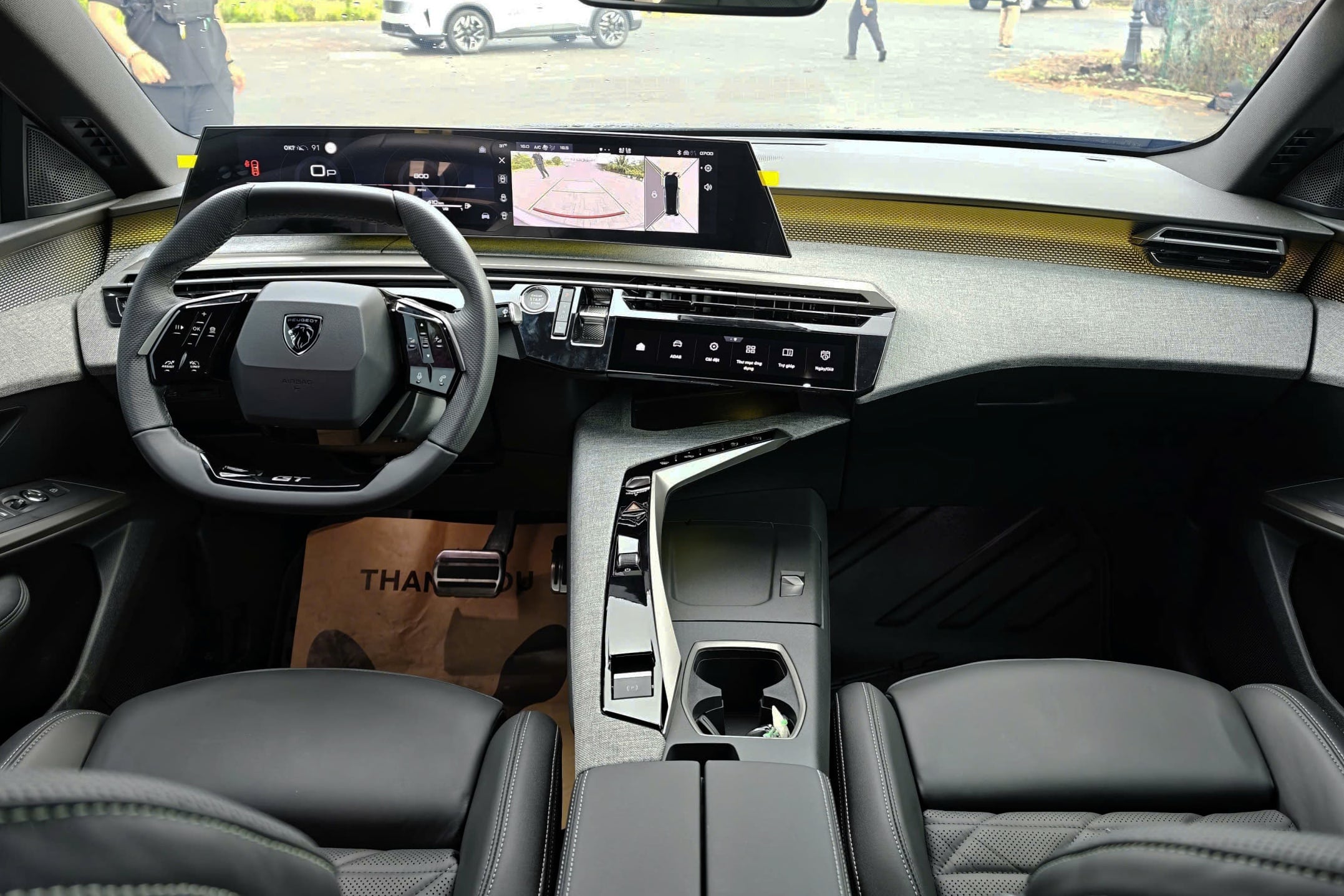 Take a look at the new generation Peugeot 5008, with its new design, coming  soon to Vietnam.