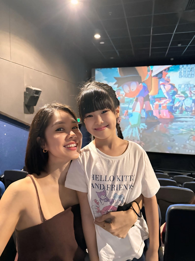 레 푸옹의 사랑스러운 7살 딸 - 사진 2. Con gái 7 tuổi đáng yêu của Lê Phương - Ảnh 2.