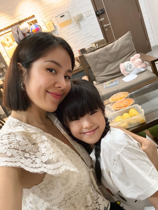 레 푸옹의 사랑스러운 7살 딸 - 사진 3. Con gái 7 tuổi đáng yêu của Lê Phương - Ảnh 3.