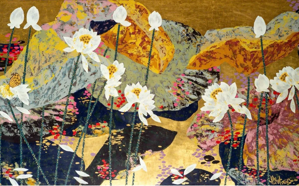 釈迦の誕生日を祝うために開催された「初夏の蓮花IX」展では、58点の
