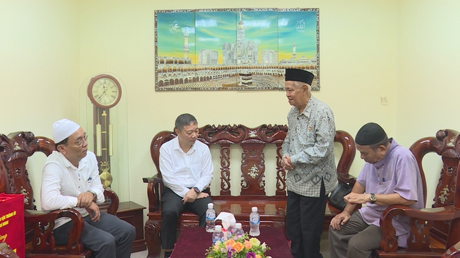 Lãnh đạo TP. Hồ Chí Minh thăm, chúc mừng Đại lễ Raya Idil Adha năm 2026 - Ảnh 1.