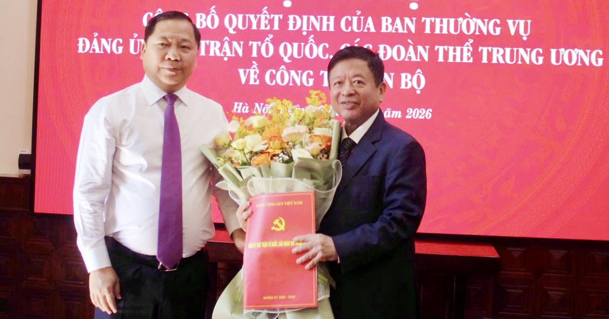 Ο συνθέτης Do Hong Quan κατέχει τη θέση του γραμματέα της Επιτροπής Κόμματος της Ομοσπονδίας Λογοτεχνικών και Καλλιτεχνικών Ενώσεων του Βιετνάμ.
