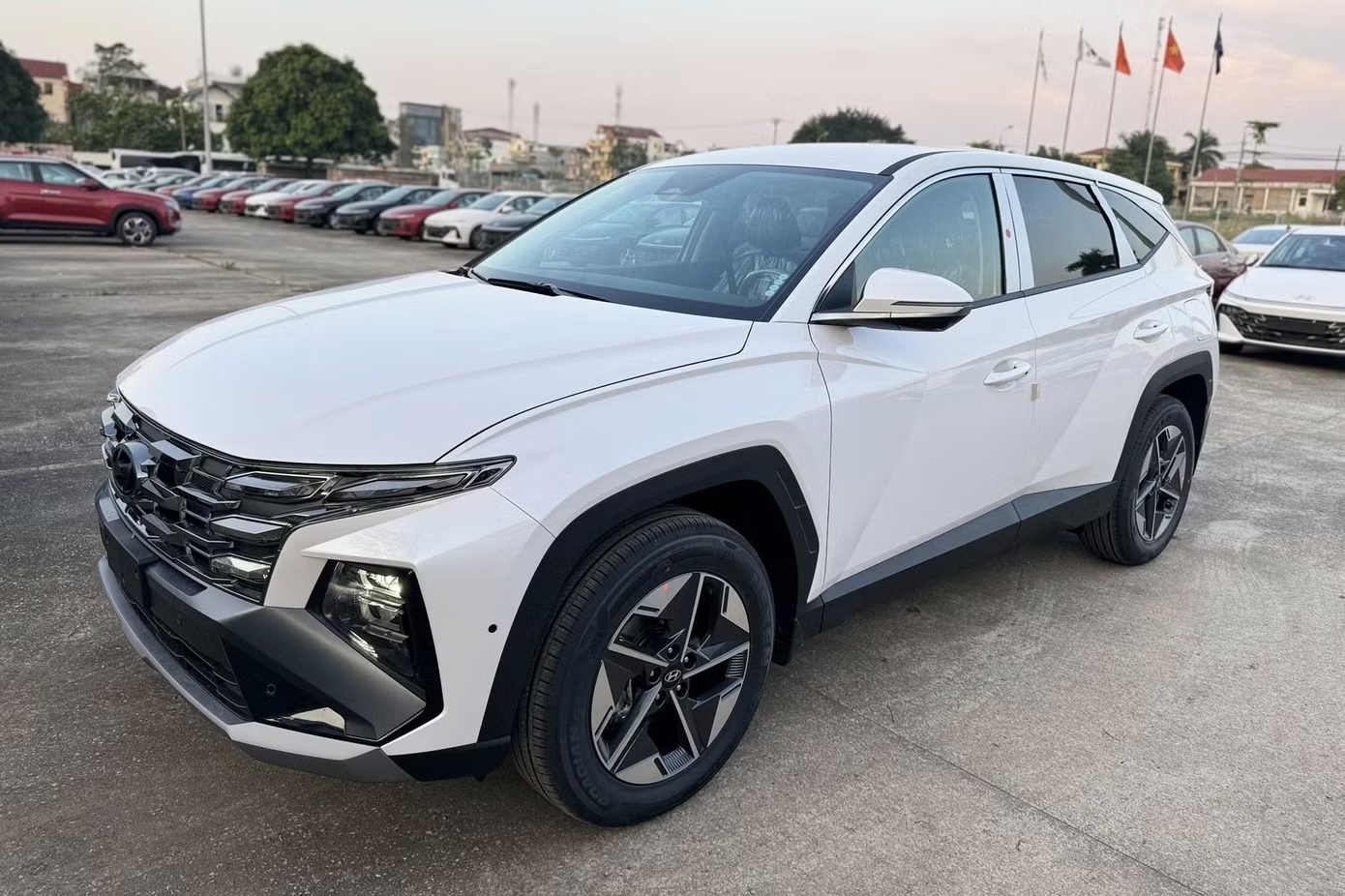 Hyundai Tucson Hybrid.avif