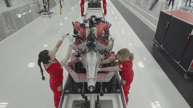 Ferrari ra mắt mẫu xe điện trang bị công nghệ cao cấp - Ảnh 4.