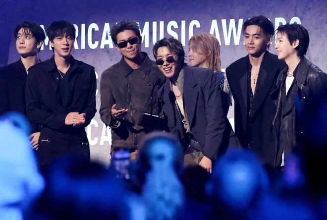 बीटीएस ने अमेरिकन म्यूजिक अवार्ड्स में धूम मचा दी - चित्र 1. BTS 'càn quét' American Music Awards- Ảnh 1.