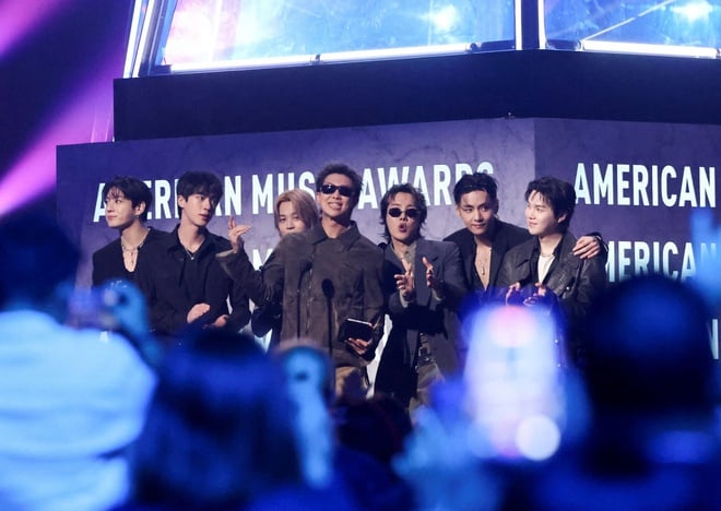 बीटीएस ने अमेरिकन म्यूजिक अवार्ड्स में धूम मचा दी - फोटो 2. BTS 'càn quét' American Music Awards- Ảnh 2.