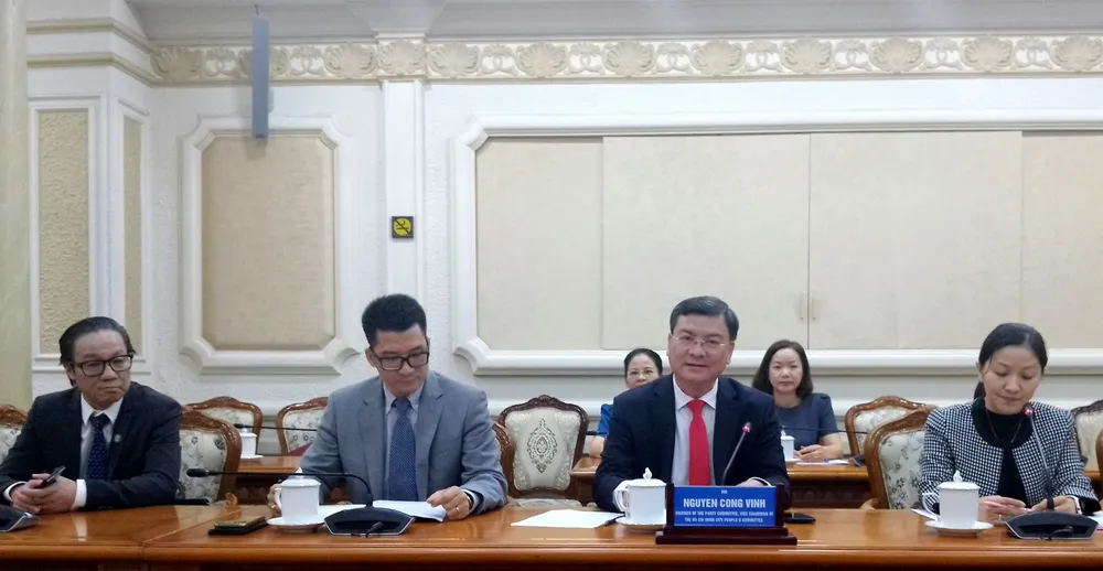Nguyen Cong Vinh, vicevoorzitter van het Volkscomité van Ho Chi Minh-stad, spreekt tijdens de receptie. Foto: MINH CHAU