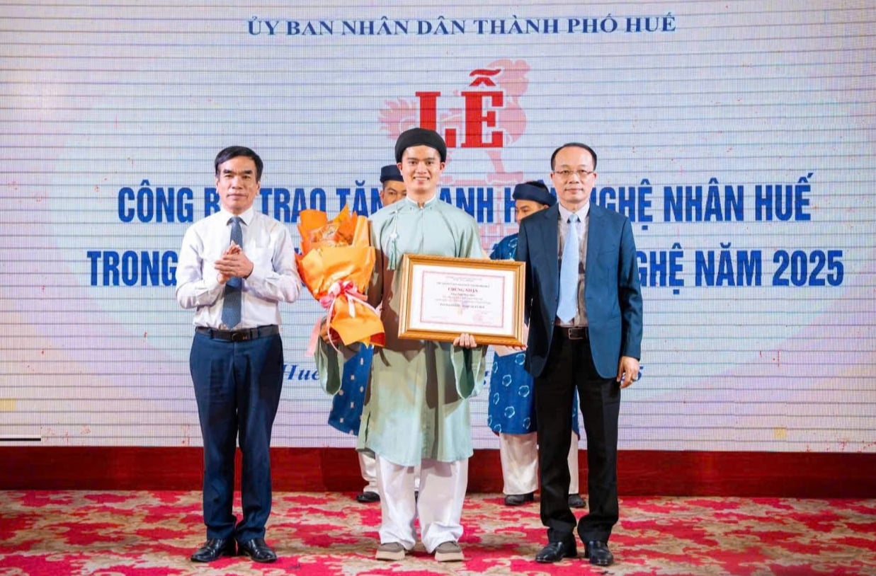 Tuyệt kỹ tạo tác cây cảnh từ dây kim loại- Ảnh 3.