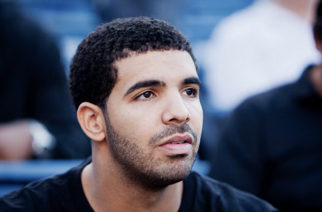 Drake xô đổ kỷ lục lịch sử của Michael Jackson - Ảnh 1.