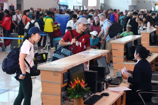 Trẻ em dưới 12 tuổi được giảm 50% phí dịch vụ sân bay,  vé giảm bao nhiêu?- Ảnh 1.