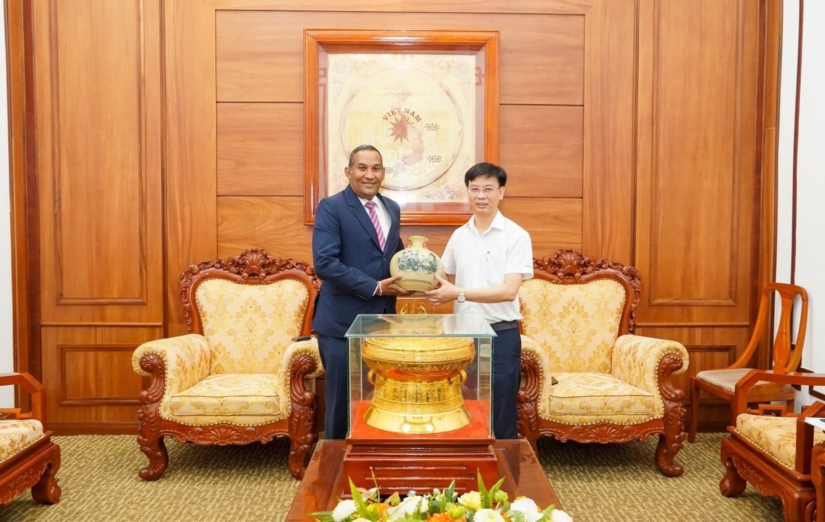 Phía Sri Lanka cho biết sẵn sàng hỗ trợ kết nối doanh nghiệp nhập khẩu, đồng thời cung cấp thông tin về nhu cầu thị trường để Vinachem nghiên cứu, xây dựng các phương án hợp tác phù hợp. Ảnh: Vinachem.