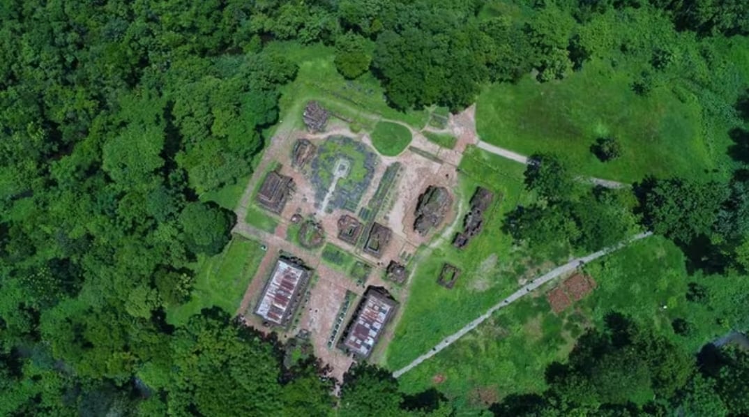 Panoramatický pohled na památkovou lokalitu Můj syn. Foto: Správní rada. Toàn cảnh Khu di sản Mỹ Sơn. Ảnh: BQL.