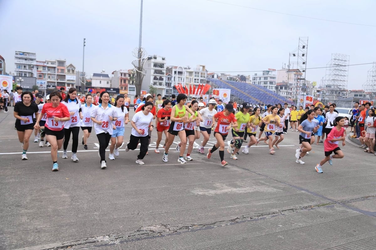 Nội dung thi đấu môn việt dã nữ tại Đại hội. Ảnh: Thu Phong.