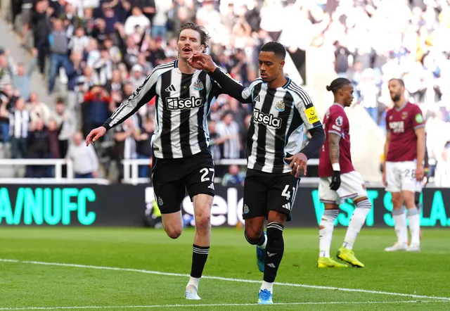 Newcastle l'emporte avec brio, West Ham menacé de relégation - Image 1. Newcastle thắng áp đảo, West Ham chạm “cửa tử” xuống hạng- Ảnh 1.