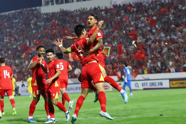 AFC mengenakan penalti berat ke atas Vietnam selepas kemenangan menentang Malaysia - Foto 2. AFC phạt nặng Việt Nam sau trận thắng ĐT Malaysia- Ảnh 2.