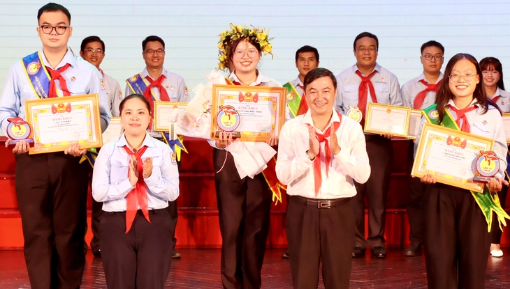 cánh én - Ảnh 1.